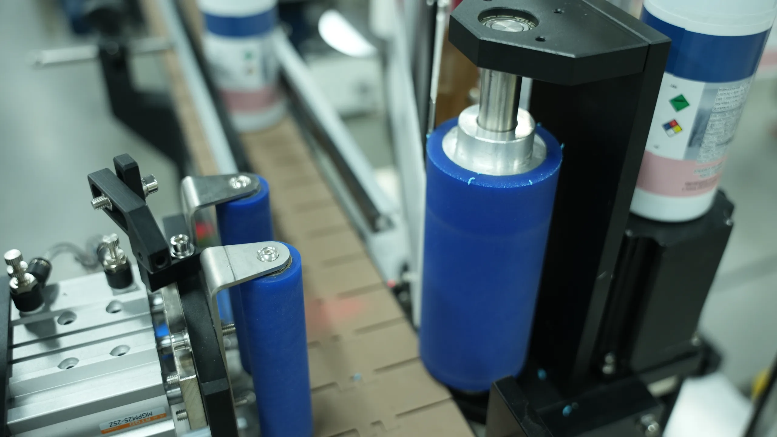 全自动立式贴标机的夹紧装置