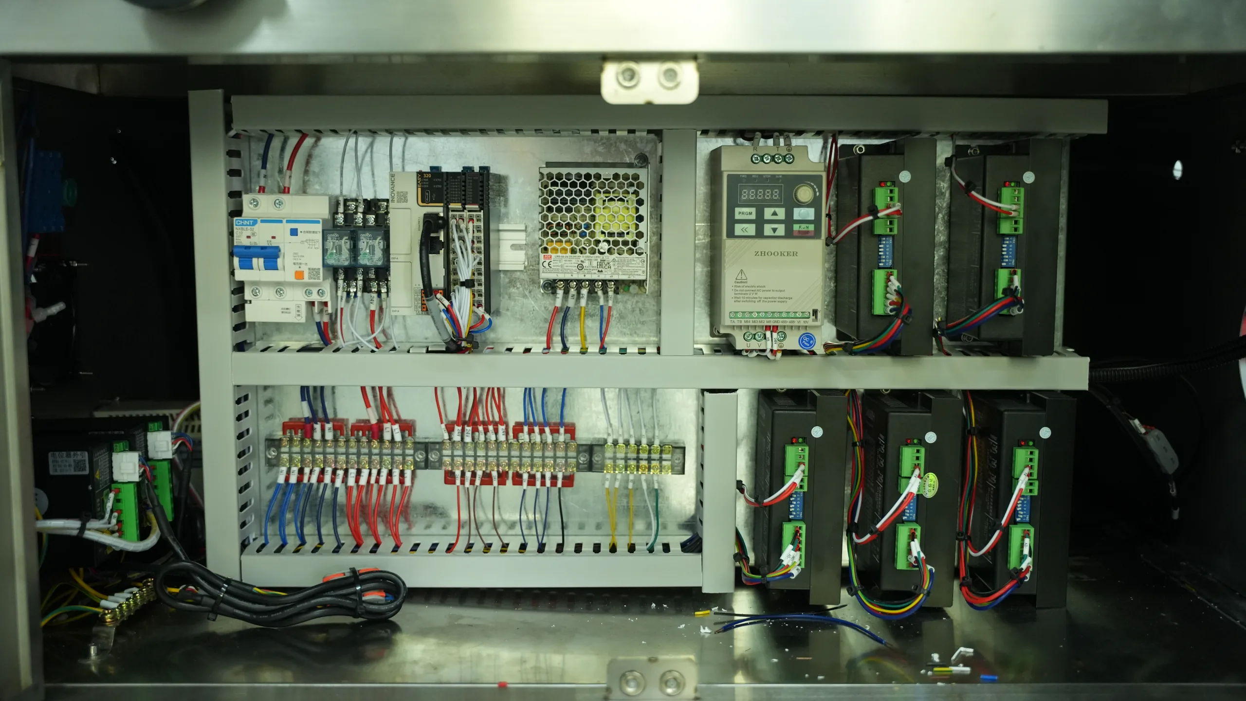 全自动平瓶贴标机的电气柜