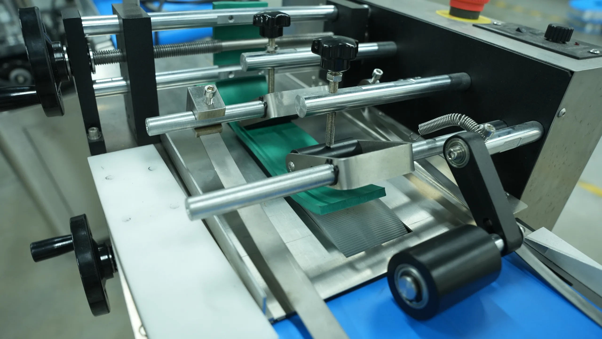 全自动传单卡片贴标机