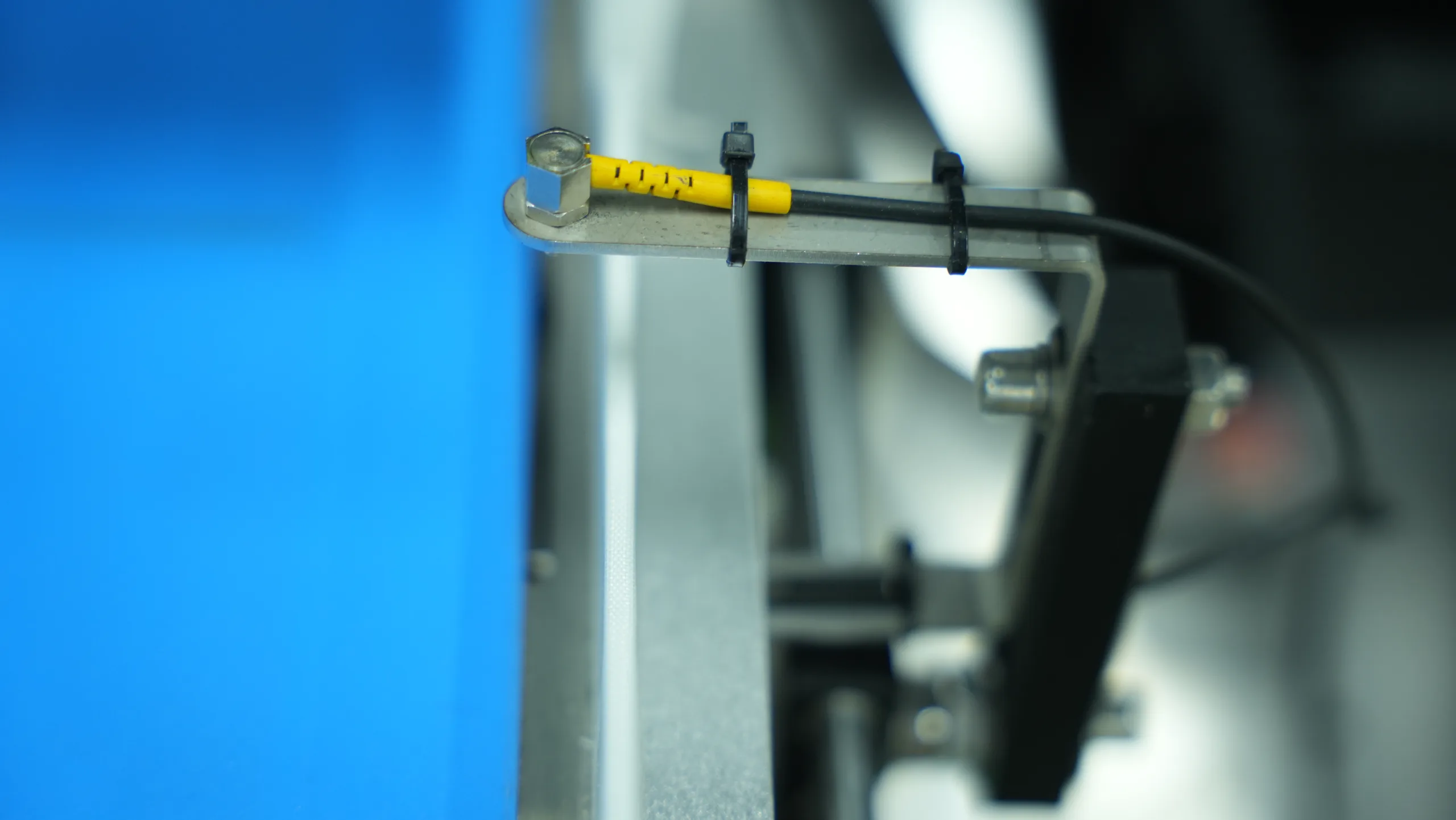 全自动传单卡片贴标机的光纤传感器