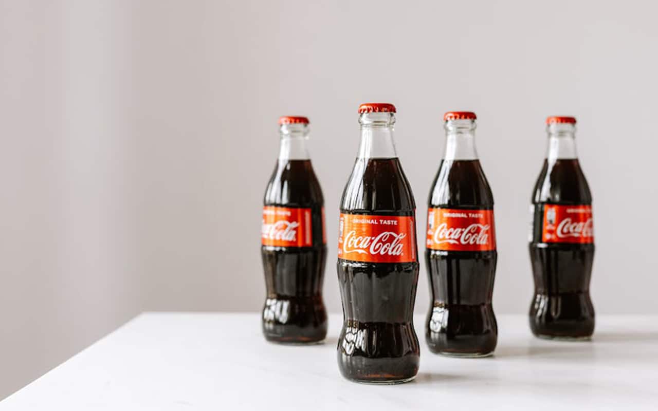 Automatic labeling machine application for Coca-Cola bottles, beverage bottle labeling system
