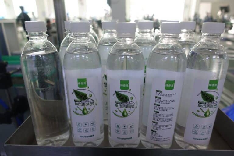 Labeled juice bottles with automatic labeling machine applied for beverage and juice packaging production line