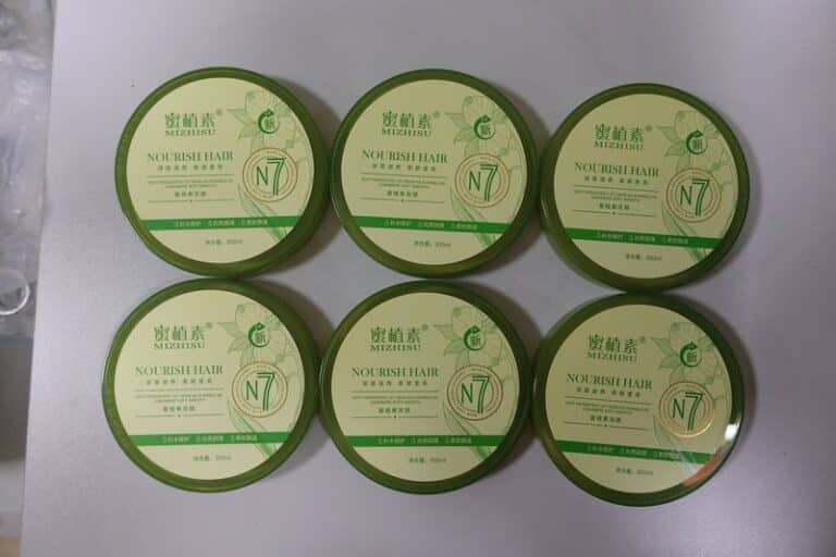 Labeled make-up cans with automatic labeling machine applied for cosmetic and skincare packaging industry