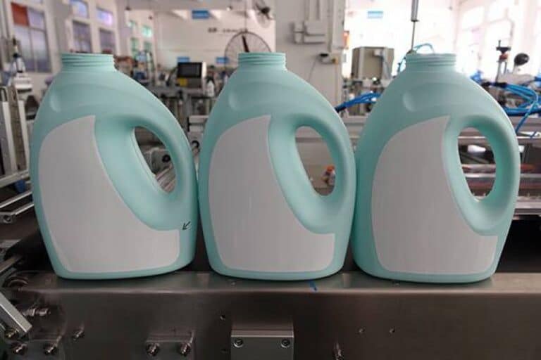 Labeled laundry detergent bottle with automatic labeling machine applied for household cleaning chemical packaging