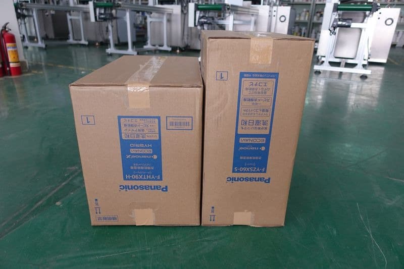Automatic carton label applicator machine for applying labels to carton boxes
